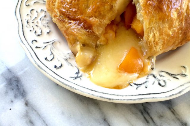 Baked Apricot Brie Appetizer