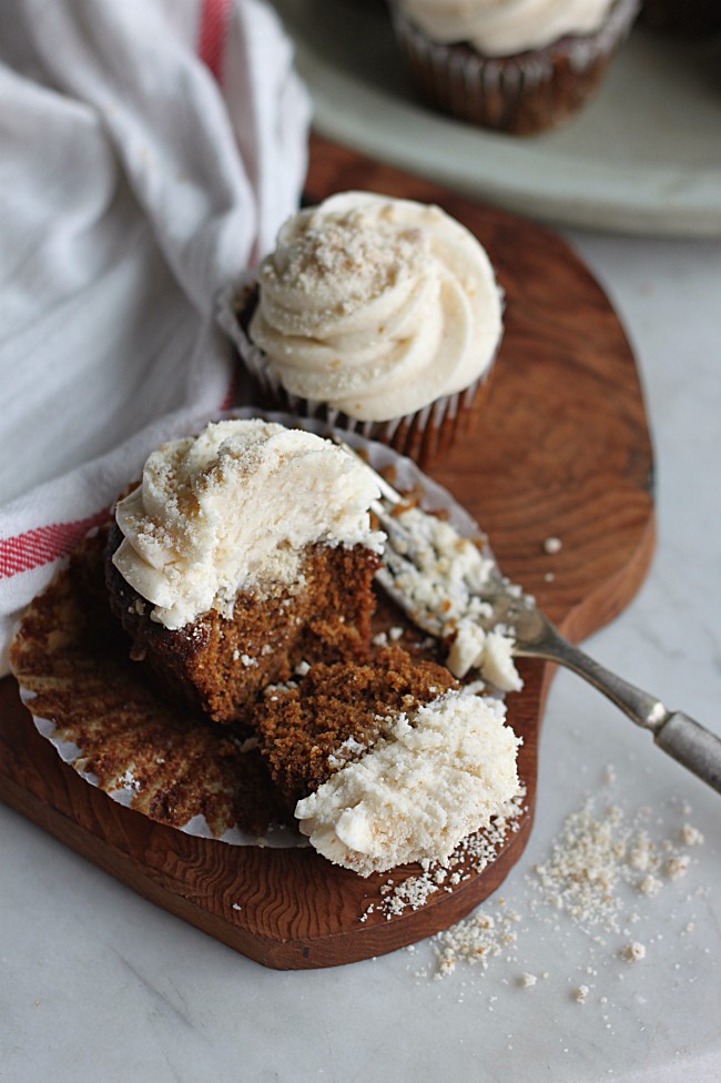 Shoofly cupcakes with Cinnamon Crumb Icing